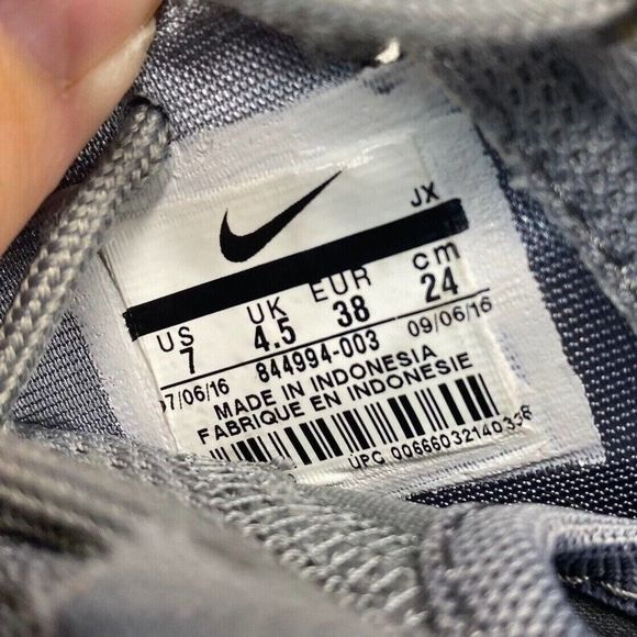 Nike Roshe One Women's 7 US Cool Grey Summit White Running Shoes 844994-003 - Picture 8 of 8